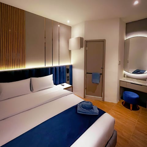 Deluxe Double Room, 1 Double Bed | Blackout drapes, soundproofing, iron/ironing board, free WiFi