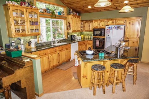 Breakfast Bar Around Island