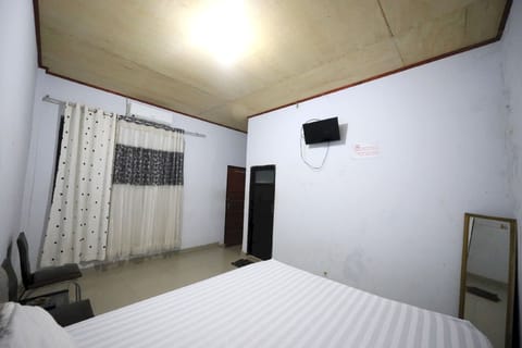 Standard Double Room | Laptop workspace, WiFi (free), bed sheets