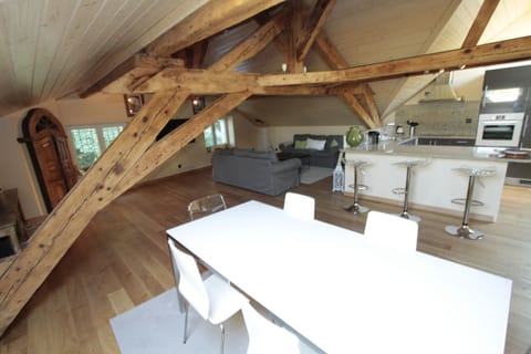 Family Apartment, 2 Bedrooms, Non Smoking, Kitchen | In-room dining