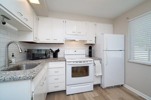 Residential full sized fridge, freezer and range give your the flexibility to eat in or just store your leftovers and re-heat from your findings at The Greene!