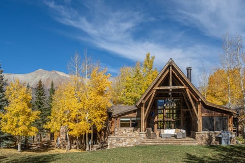 1.0-mountain-house-mountain-village-ext-back