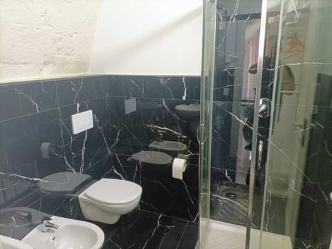 Deluxe Room | Bathroom