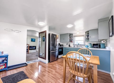 Full - eat-in kitchen. Table settings for 2-4 people.