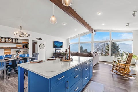 Kitchen island seats 4, and provides guests with great views and plenty of space to cook, bake & entertain!