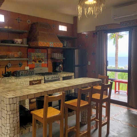 Oceanview Guesthouse, Manzanillo studio apartment | Private kitchen | Stovetop, cookware/dishes/utensils