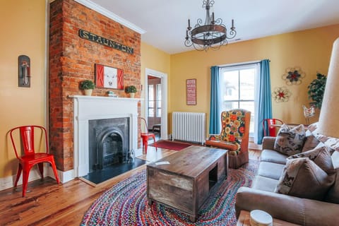 Living Room / Lounge