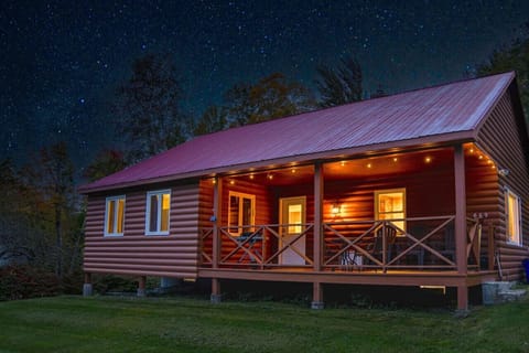 Starry nights & cozy cabins await! Unwind in our mountain retreat.