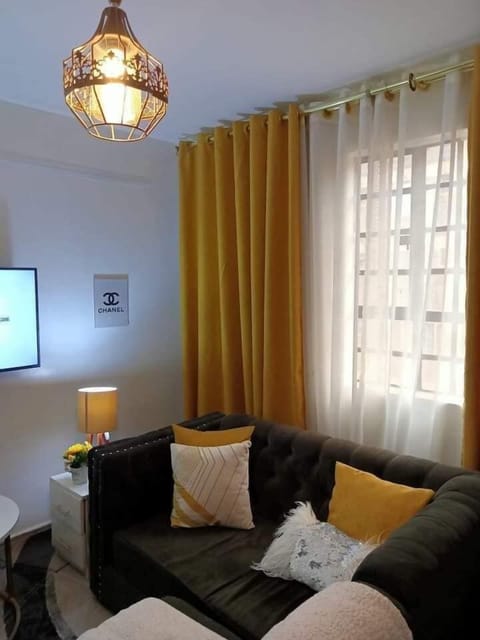 Comfort Studio | Living area | 24-inch Smart TV with digital channels