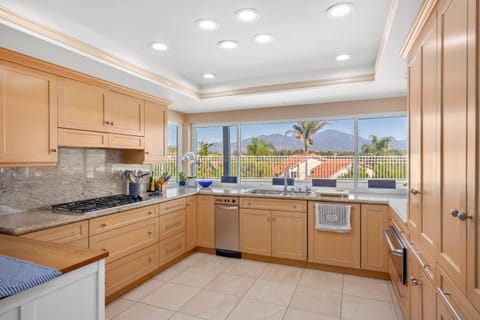 Kitchen with gas stove, upgraded appliances