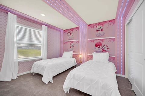 Aristocats 2 Twin Beds
