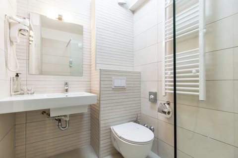 Double Room | Bathroom | Hair dryer