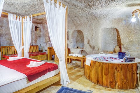 Magara Jakuzili Oda | Premium bedding, soundproofing, free WiFi, bed sheets