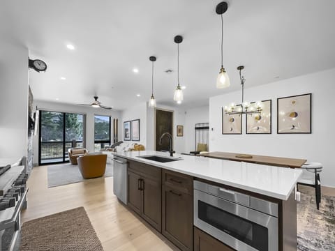 Townhome, 3 Bedrooms | Private kitchen | Fridge, oven, coffee/tea maker, toaster