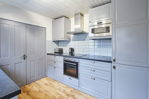 Allium House, Whitby - Host & Stay