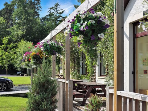 Sitting-out-area | Family Lodge No.4 - Atholl Palace Holidays, Pitlochry