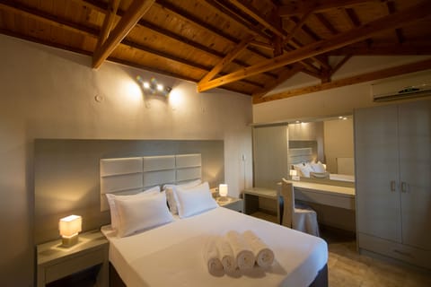 Double or Twin Room, Garden View | 1 bedroom, premium bedding, desk, iron/ironing board