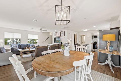 Your Relaxing Beach Getaway, Hot Tub, Fire Pit, Golf