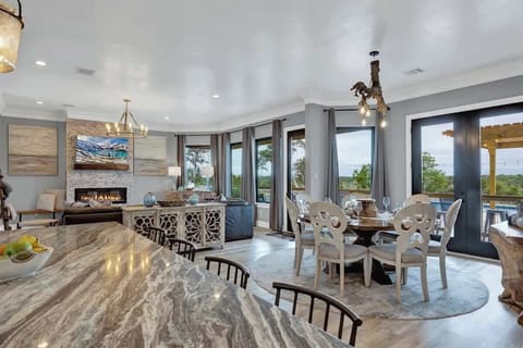 House, Multiple Beds, Pool Access (211 Garrison Rd) | Dining