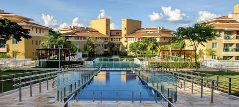 4 outdoor pools, a heated pool, open 7:00 AM to 10:00 PM, pool umbrellas