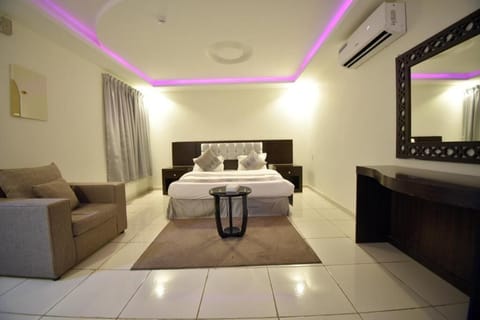 1 bedroom, Egyptian cotton sheets, premium bedding, pillowtop beds