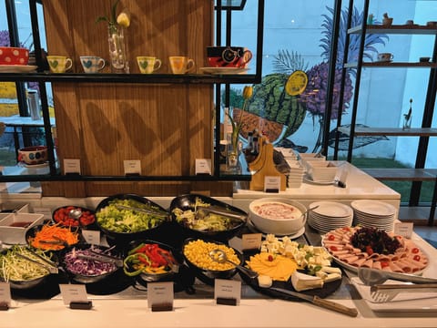 Daily buffet breakfast for a fee