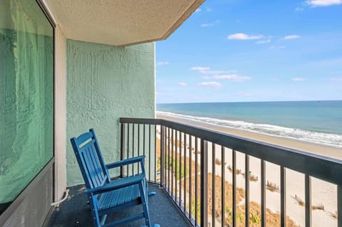 Breathtaking Views from Balcony!

