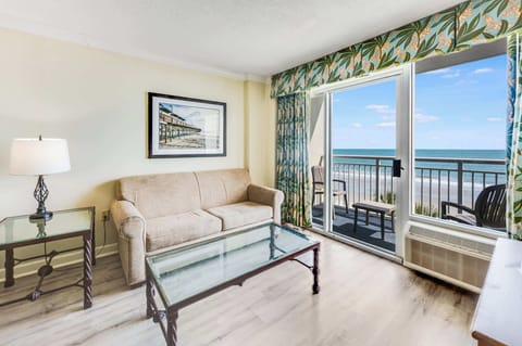Amazing Living Room, Beautifully Decorated, Stunning Views🌊☀️
