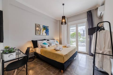 City Apartment | 2 bedrooms, blackout drapes, soundproofing, free WiFi