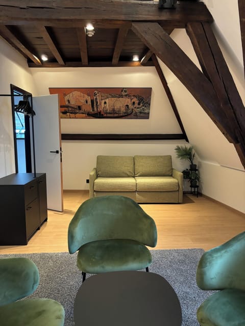 Suite | In-room safe, desk, blackout drapes, soundproofing