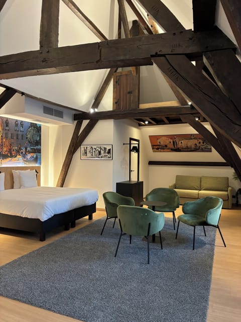 Suite | In-room safe, desk, blackout drapes, soundproofing