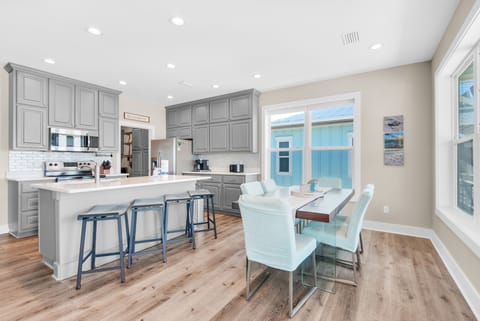 Dining plus eat-in bar seating