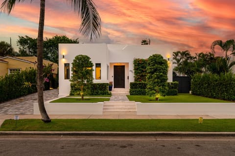 Discover ultimate luxury in this high-end 3-bedroom, 2-bathroom pool home nestled in the prestigious Sunshine Park neighborhood.