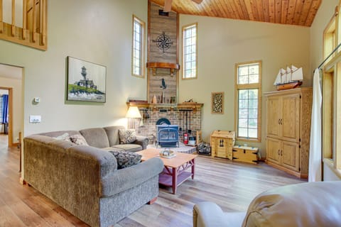 Sturgeon Bay Vacation Rental | 4BR | 2.5BA | Steps to Enter | 3,000 Sq Ft