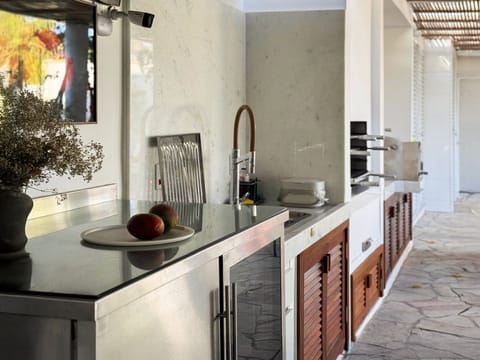 Villa | Private kitchen | Full-size fridge, microwave, oven, toaster