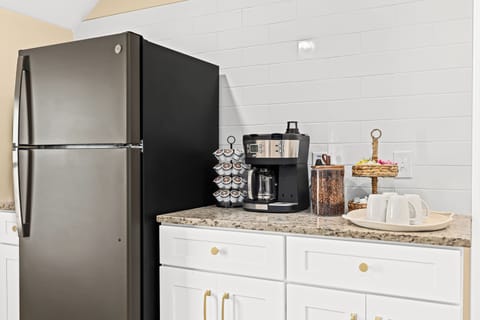 This fully equipped kitchen has everything you need to cook up a delicious meal.