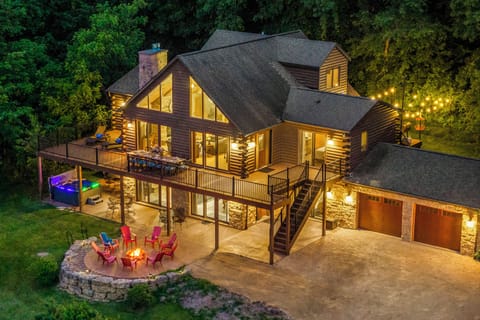 Welcome to Valley Vista Retreat in Galena Territory, where the perfect blend of luxury and nature awaits to craft an unparalleled experience for you and your loved ones!