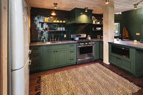 The full kitchen includes everything you need to cook meals yourself (if you choose) or to store leftovers from the many delicious restaurants nearby. 