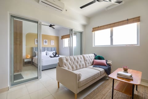 Apartment | Living area | Flat-screen TV