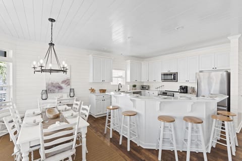 Dining and Breakfast Bar