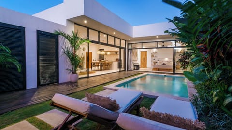 Deluxe Villa, 2 Bedrooms, Garden View | 2 bedrooms, desk, blackout drapes, iron/ironing board