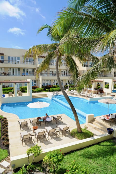 2 outdoor pools, pool umbrellas, sun loungers