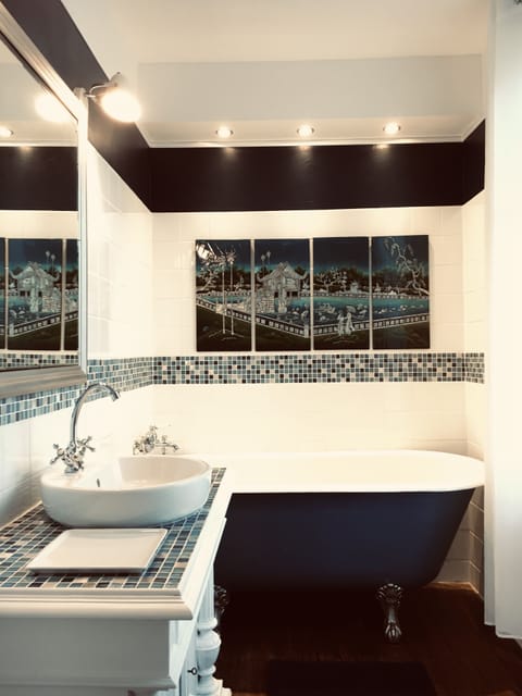 Chambre Grand Siècle | Bathroom | Free toiletries