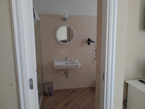 Classic Double Room | Bathroom | Shower, rainfall showerhead, hair dryer, bathrobes
