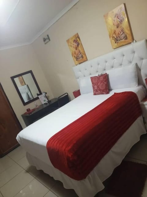 Executive Room | 1 bedroom, minibar, laptop workspace, iron/ironing board (on request)