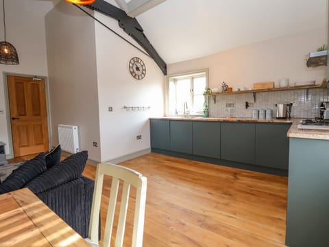 Fridge, dishwasher, cookware/dishes/utensils