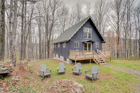Hunter Vacation Rental | 3BR | 2BA | 1,860 Sq Ft | Stairs Required