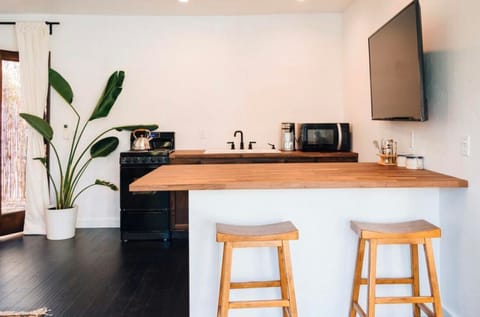 Suite | Private kitchen | Mini-fridge, microwave, coffee/tea maker, toaster