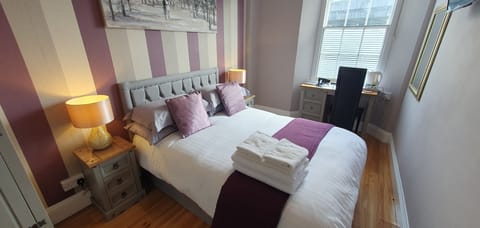 Economy Double Room (R5) | Laptop workspace, free WiFi