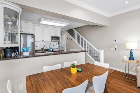 Dining area, kitchen